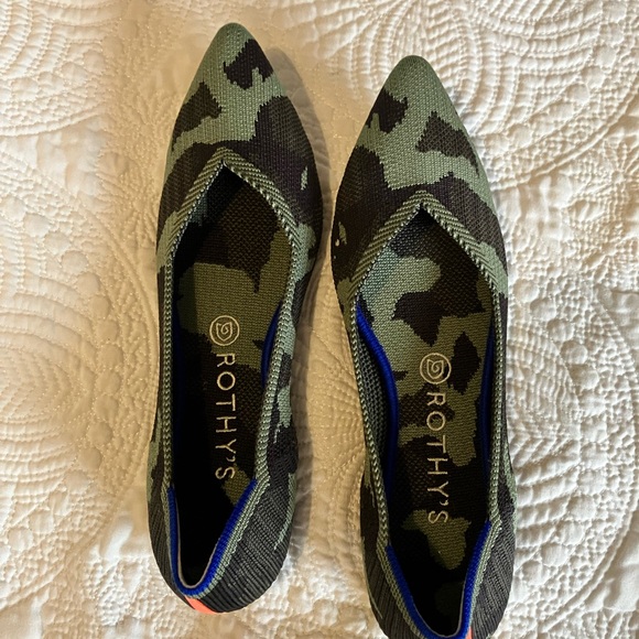 Green Camo Point Olive Rothy’s - Picture 2 of 5